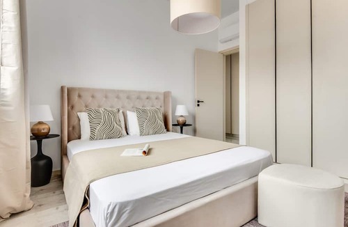 Neapolis Apartment | Sanders Premier - Cozy 2 bdr apt With Balcony