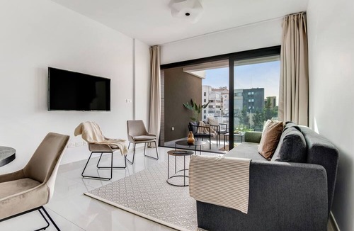 Neapolis Apartment | Sanders Premier - Cozy 2 bdr apt With Balcony