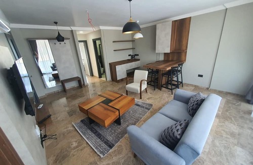 Karakum House | Chic Flat w Pool 5 min to Beach in Kyrenia