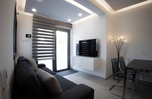 Skala Apartment | Phaedrus Living Luxury Mackenzie Flat