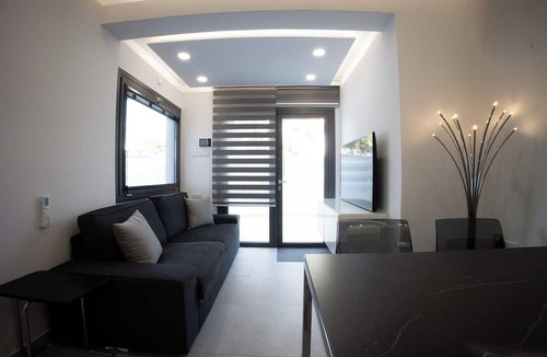 Skala Apartment | Phaedrus Living Luxury Mackenzie Flat