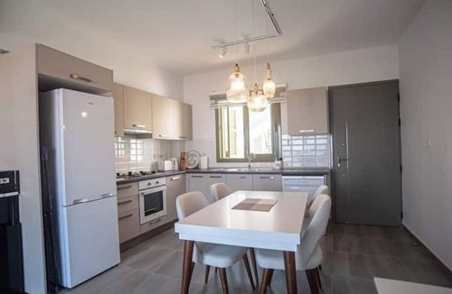 Pnarbas Apartment | Newly Renovated Apartment with Sea View Esentepe
