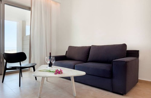 Paphos Hotel | Amphora Hotel & Suites