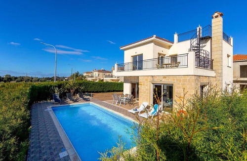 Prodromi Villa | 3 bedroom villa with impressive private pool