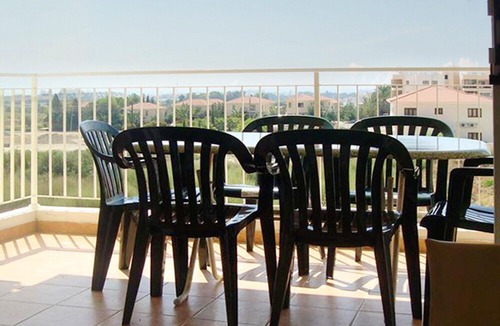 Oroklini Apartment | Homerez - Appartement 2 km away from the beach for 4 ppl. with shared pool