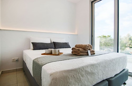 Paphos Apartment | Phaedrus Living: Seaside Executive Flat Harbour 101