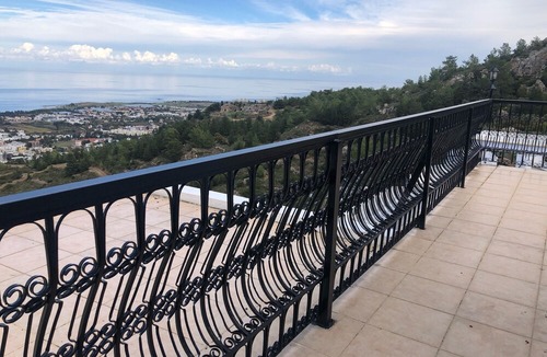 Kyrenia Villa | Large luxury villa with private pool in Lapta Kyrenia
