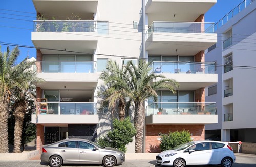 Lykabittos Villa | Phaedrus Living: City Luxury Flat Anemone 103