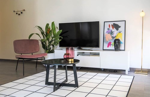 Lykabittos Villa | Phaedrus Living: City Luxury Flat Anemone 103
