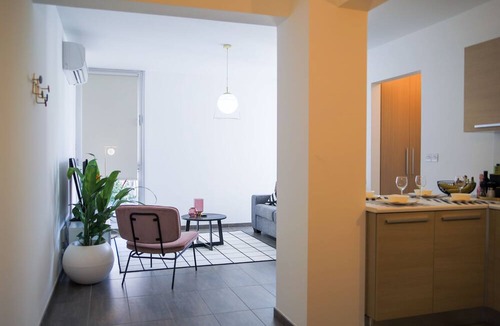Lykabittos Villa | Phaedrus Living: City Luxury Flat Anemone 103
