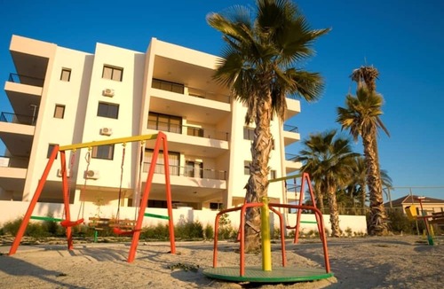 Oroklini Apartment | 2 bed Apartment Overlooking Pool - Oroklini