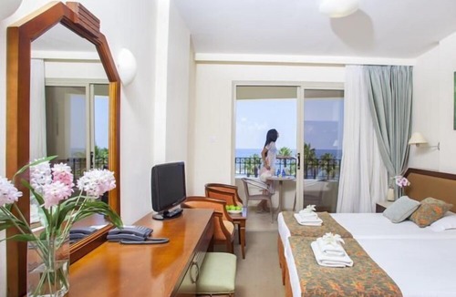 Geroskipou Apartment | R 1140 Theo’s Standard Sea View With full Board, Private Balcony & Safe Deposit Box
