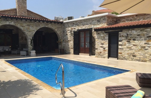 Kato Drys Cottage | Peaceful stone-built cottage at the edge of a beautiful, traditional village