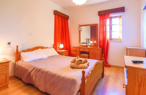 Droushia House | Droushia Corner House, Cyprus Stone House, 7 pax