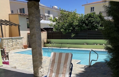 Universal House | Well situated comfortable luxury villa with swimming pool.