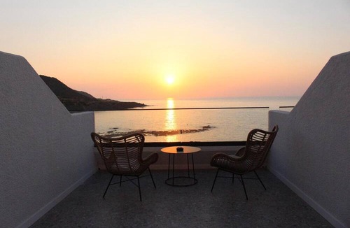 Kato Pyrgos Hotel | E.J. Pyrgos Bay Hotel