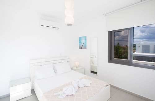Cape Greko Cottage | Protaras Holiday Villa DE2 - a villa that sleeps 8 guests in 4 bedrooms