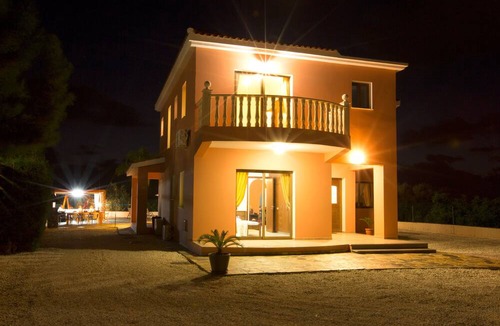 Pegeia Villa | Villa Anna Marina - a Private villa that sleeps 8 guests in 4 bedrooms