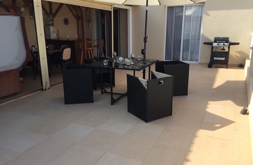 Xylofagou Apartment | 2 Bed Flat - Sleeps 4 - Pool - Parking - Wifi