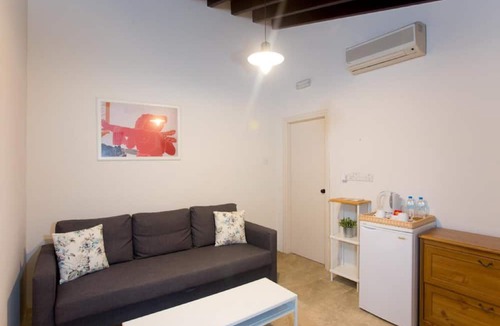 Dherynia House | Shongas Inn