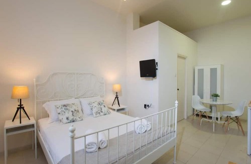 Dherynia House | Shongas Inn