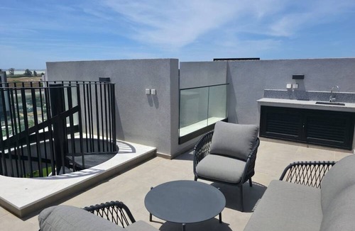 Vasa Koilaniou Apartment | Rooftop Sunset Garden by Staycom