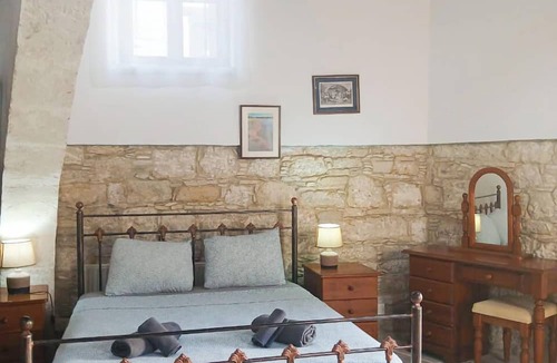 Skarinou Apartment | Traditional Cozy Retreat