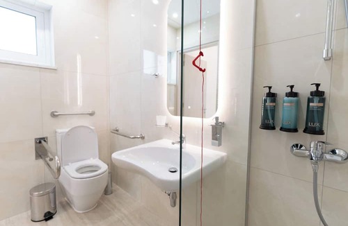 Larnaca Hotel | Dinglis Beach Hotel Suites