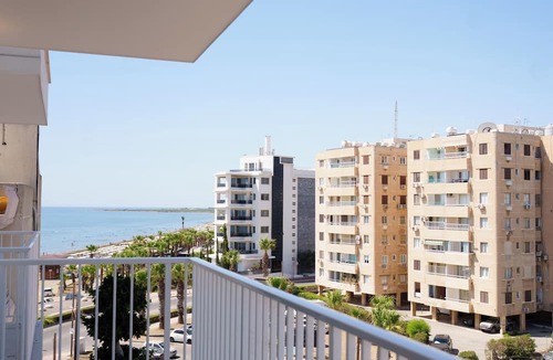 Larnaca Hotel | Dinglis Beach Hotel Suites