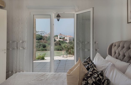 Chlorakas Apartment | Phaedrus Living: Seaview Hilltop Maisonette