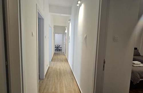 City Centre Apartment | 92 NIC - Stay Hydra Comfort Apartment