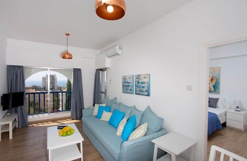 Agios Tychon Apartment | White Arches Sea View Apt No 1