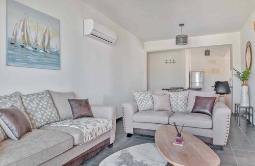 Strovolos Apartment | Phaedrus Living Modern City Flat Elpida