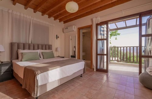 Kato Akourdalia Villa | Phaedrus Living: Amarakos Villa