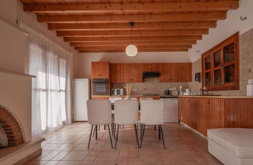 Kato Akourdalia Villa | Phaedrus Living: Amarakos Villa