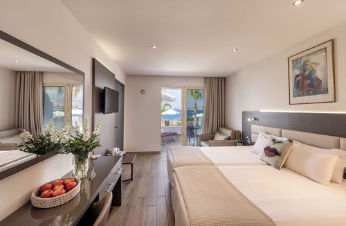 Kissonerga Hotel | Queen's Bay Hotel