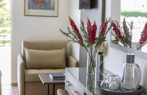 Kissonerga Hotel | Queen's Bay Hotel