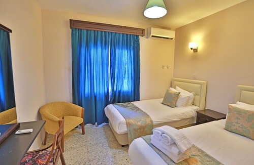 Zeytinlik Villa | Villa w Pool, Garden and Patio by Beach in Kyrenia
