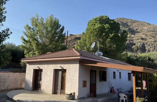 Arakapas House | Beautiful 3 Bedr House in Arakapas With Fireplace
