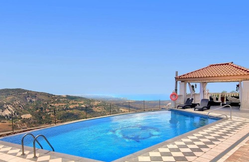 Kathikas Villa | Elegant Huge Villa Large Pool, Ideal For Weddings