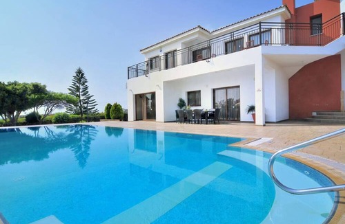 Sea Caves Villa | Impressive Large Villa Huge Heated Pool Garden