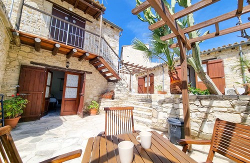 Skarinou Apartment | Aphrodite's Pool Retreat