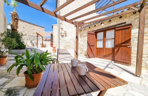 Skarinou Apartment | Aphrodite's Pool Retreat