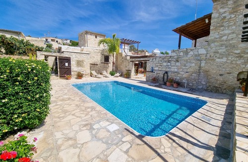 Skarinou Apartment | Poseidon's Pool Paradise