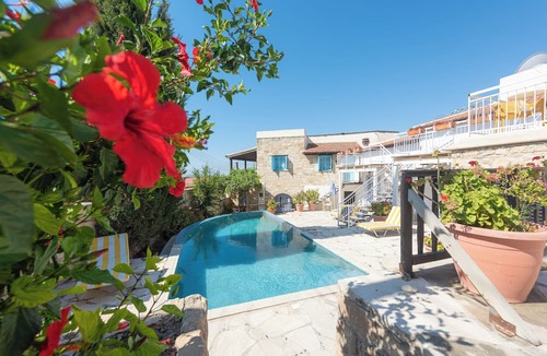 Tochni Apartment | Cyprus Villages Hotel & Restaurant - Central Location - Bed & Breakfast - With Access To Pool And Stunning Views