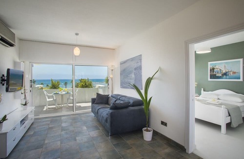 Oroklini Apartment | Lordos Sunshore Beachfront Suite
