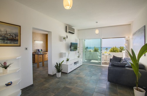 Oroklini Apartment | Lordos Sunshore Beachfront Suite