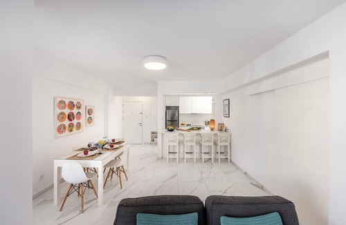 Larnaca Apartment | Mackenzie Leo Seafront Suite