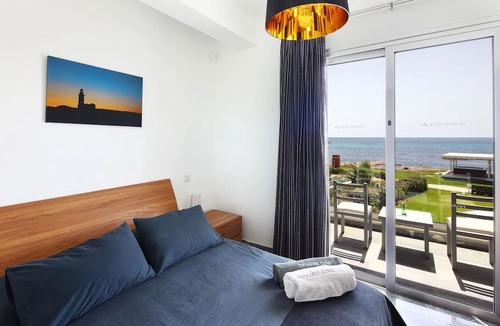Paphos Villa | Exclusive Luxury Beachfront Villas - Prime Tourist Beach Location - Cyan