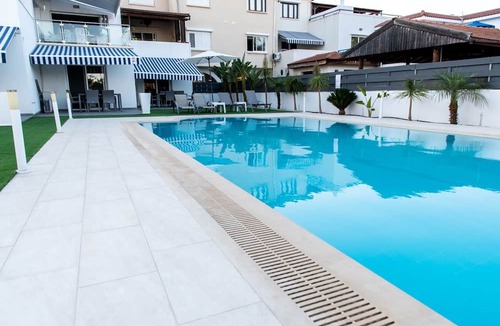 Oroklini Apartment | Luxury 2 bedroom apartment with Pool